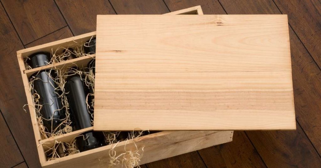 caixa de vinhos aberta enviada como oferta de produtos recorrentes