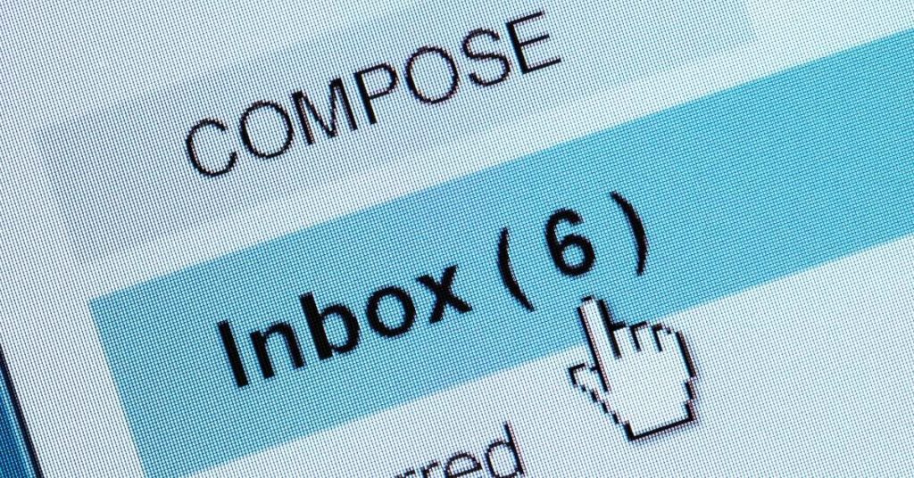 Tela de e-mail aberta, onde lê-se "inbox" e o número 6 entre parênteses ao lado.