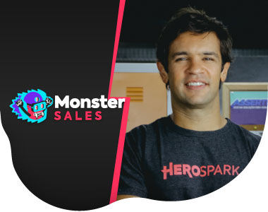 Foto de expert e logo do Curso Monster Sales.
